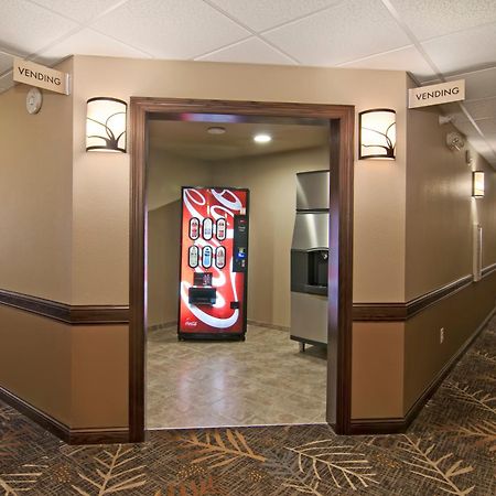 Hotel The Watford Watford City Zewnętrze zdjęcie