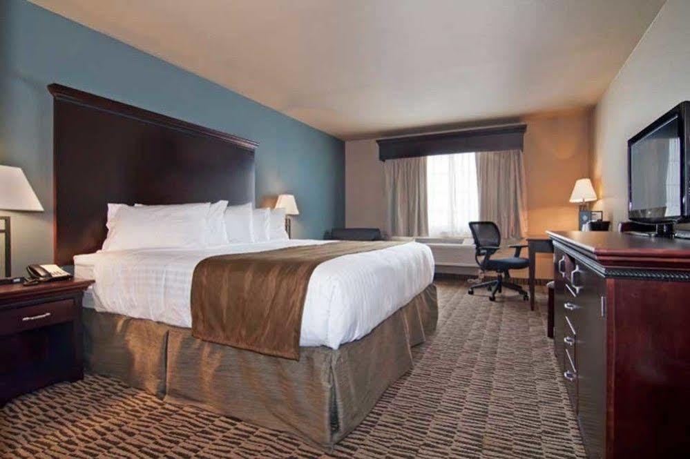 Hotel The Watford Watford City Zewnętrze zdjęcie