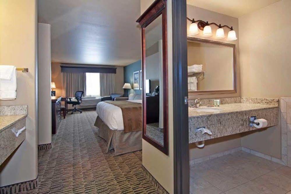 Hotel The Watford Watford City Zewnętrze zdjęcie